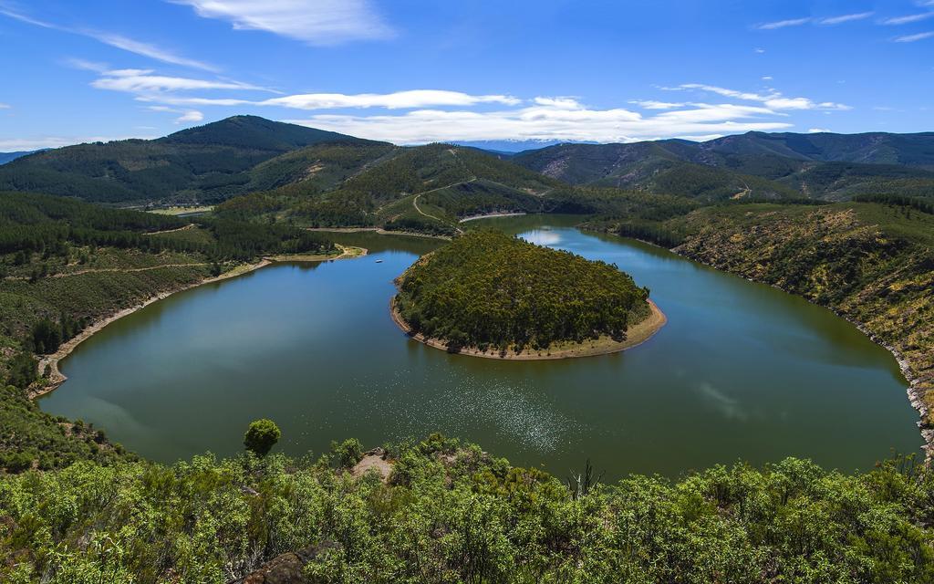 Apartamentos El Mirador Del Soto Sotoserrano Luaran gambar