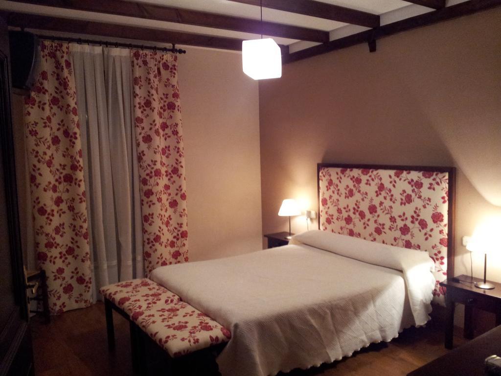 Apartamentos El Mirador Del Soto Sotoserrano Luaran gambar