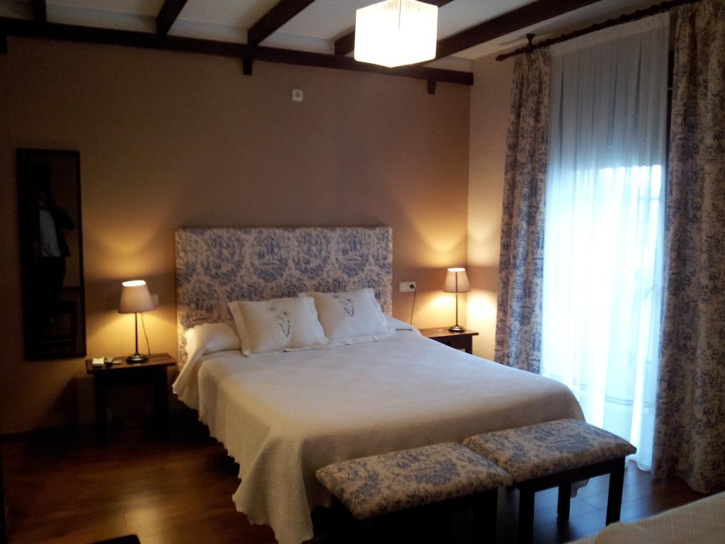 Apartamentos El Mirador Del Soto Sotoserrano Luaran gambar