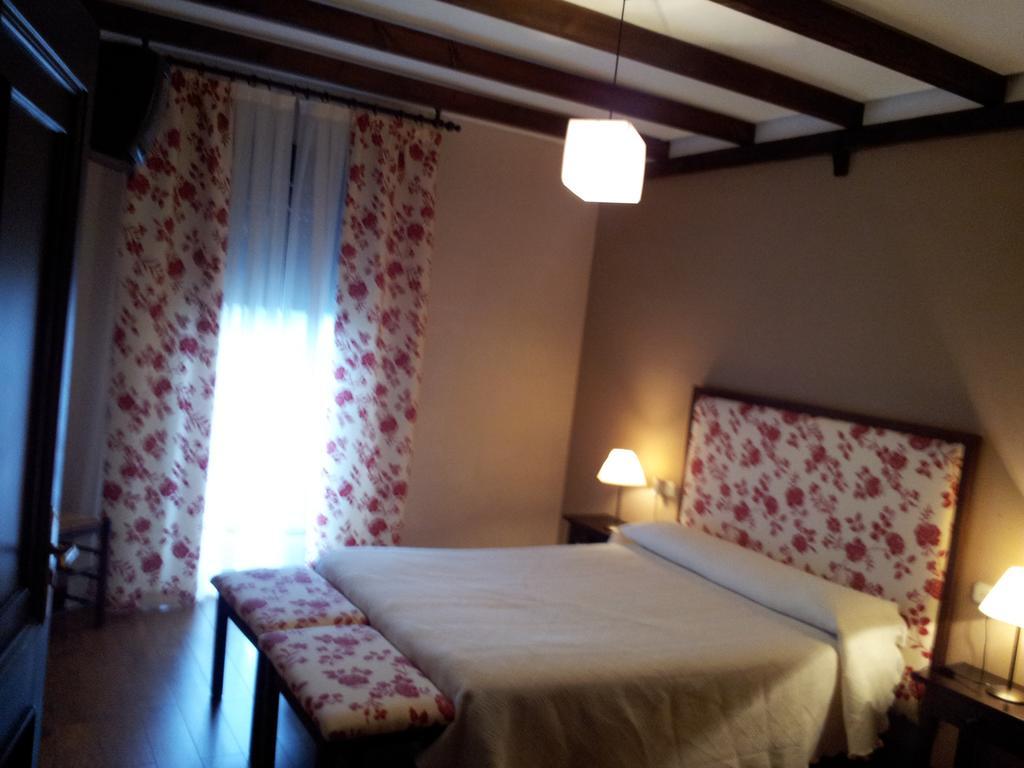 Apartamentos El Mirador Del Soto Sotoserrano Luaran gambar