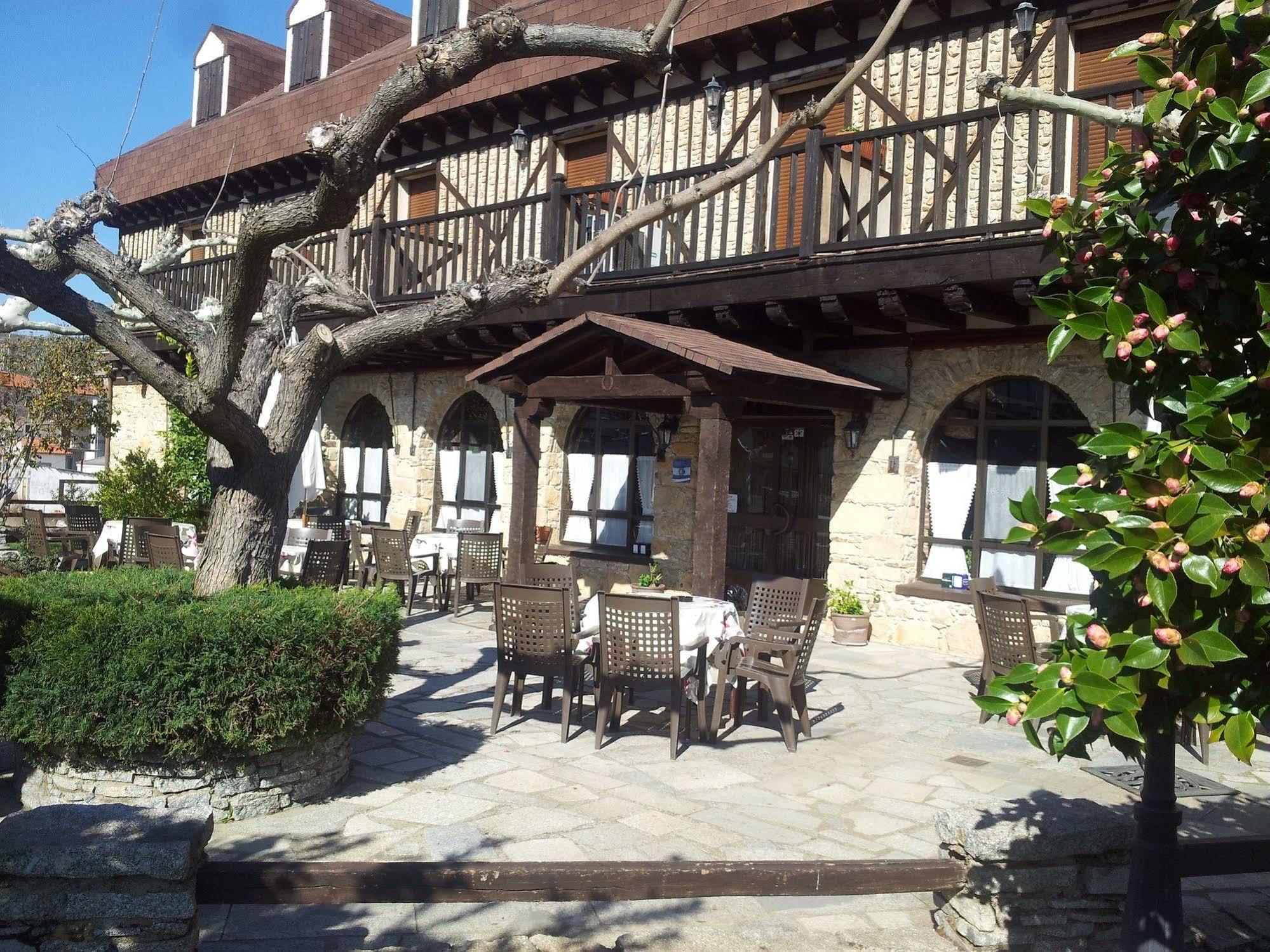 Apartamentos El Mirador Del Soto Sotoserrano Luaran gambar