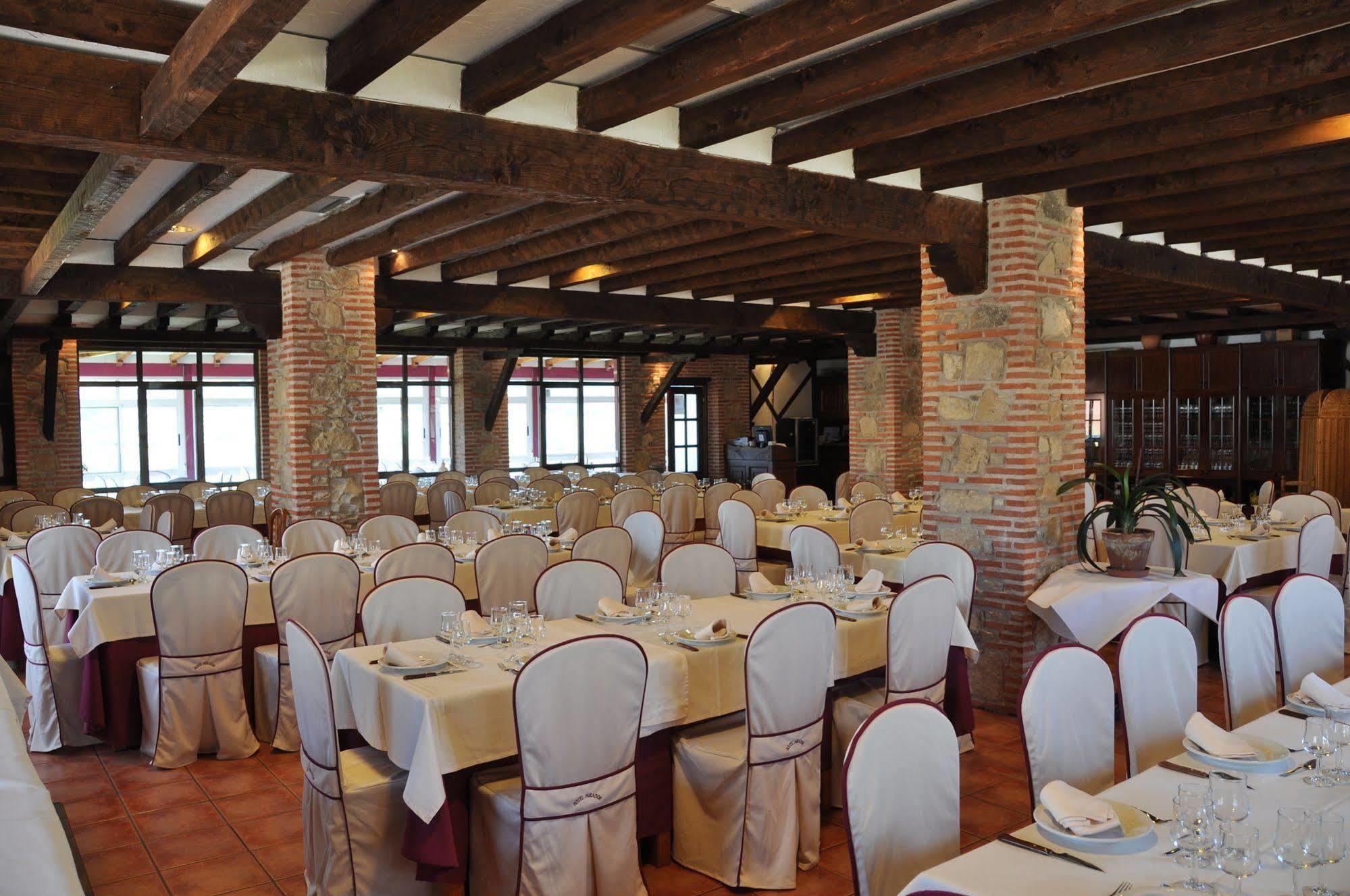 Apartamentos El Mirador Del Soto Sotoserrano Luaran gambar