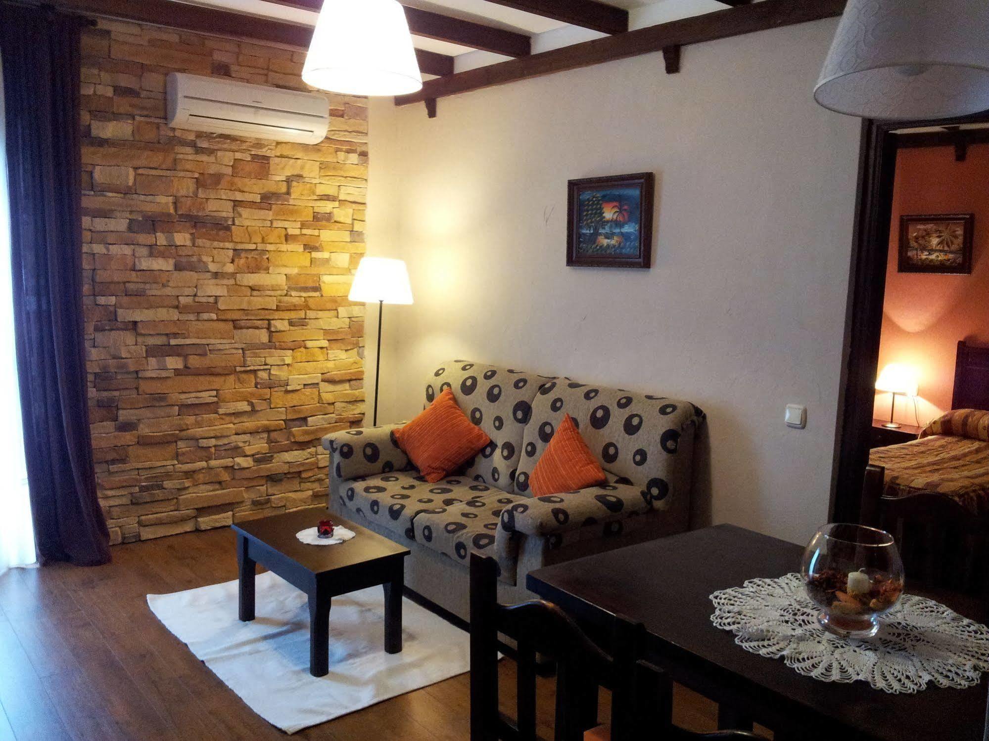 Apartamentos El Mirador Del Soto Sotoserrano Luaran gambar