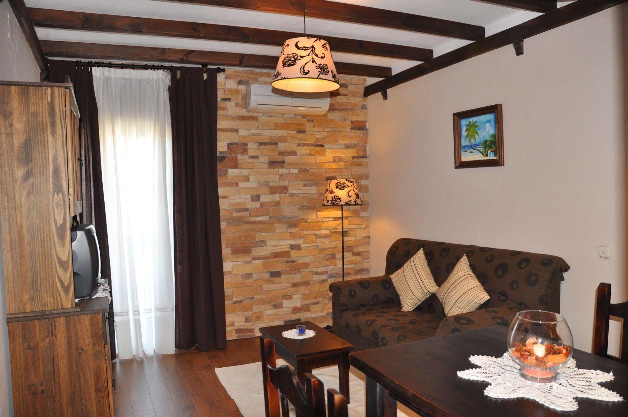 Apartamentos El Mirador Del Soto Sotoserrano Luaran gambar